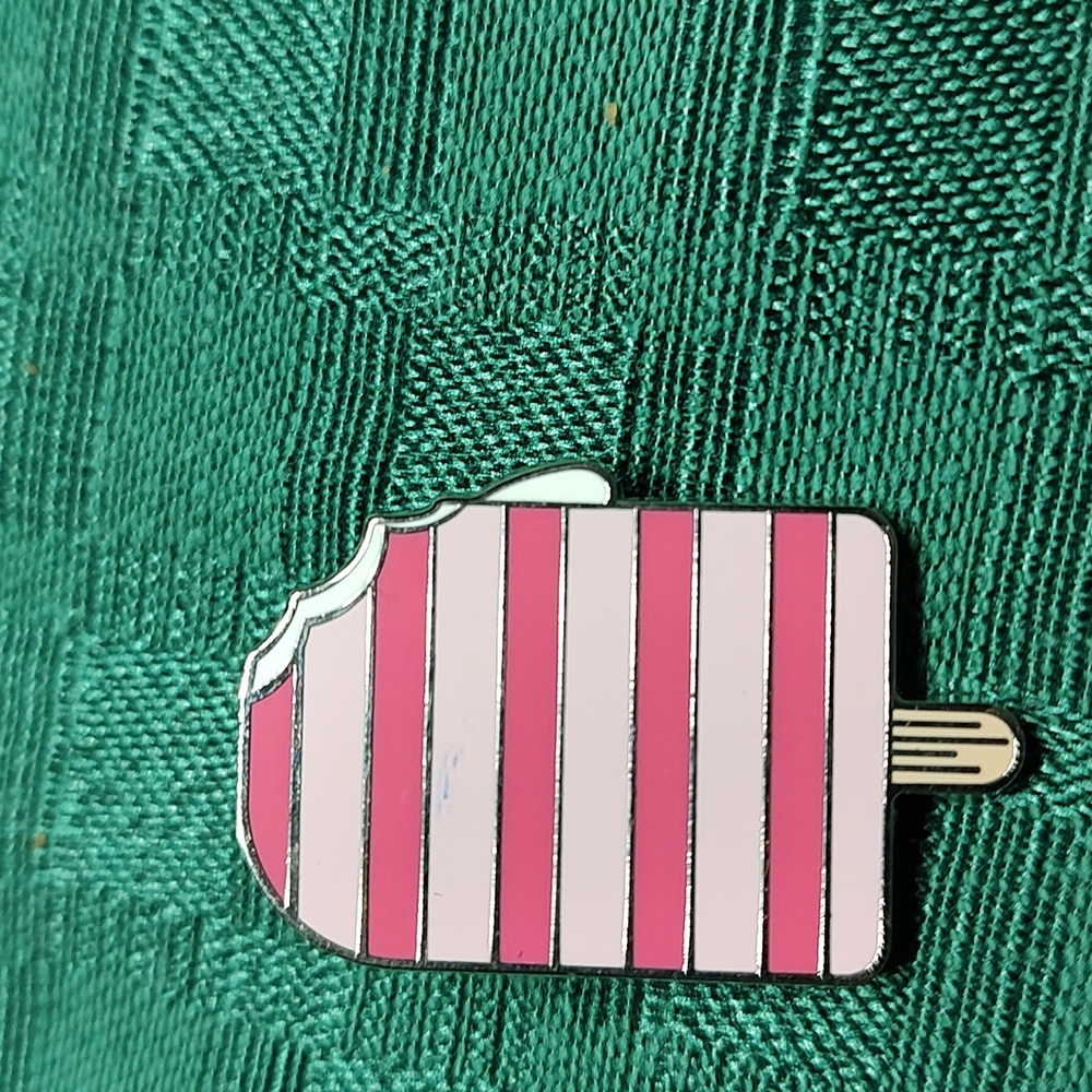 ⭐5/$15 Cheshire cat ice cream Disney trading pin